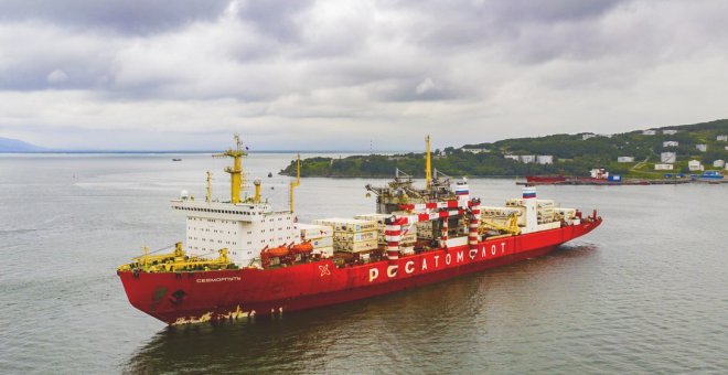 El buque nuclear ruso averiado se aleja de la costa gallega y se disipa el temor a un nuevo 'Prestige'