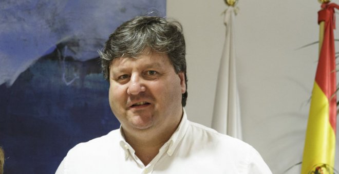 Destituido el alcalde de Santa María de Cayón, Gastón Gómez
