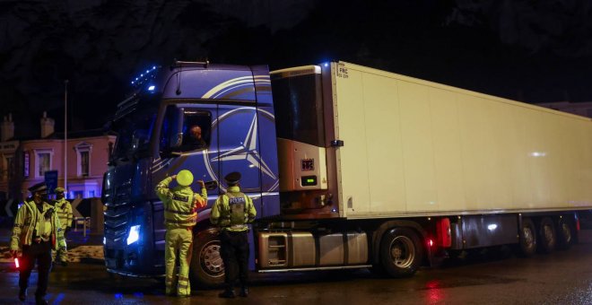 Los camiones vuelven a circular por el Canal de la Mancha tras la reapertura de las fronteras entre Francia y Reino Unido