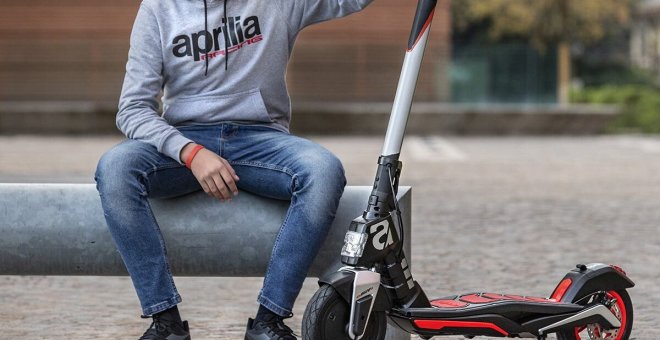 Aprilia eSR1: el primer modelo eléctrico de Aprilia no es una moto, sino un patinete eléctrico