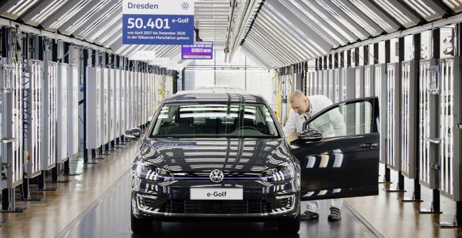 Sale el último Volkswagen e-Golf de la fábrica de Dresden y da el relevo al Volkswagen ID.3
