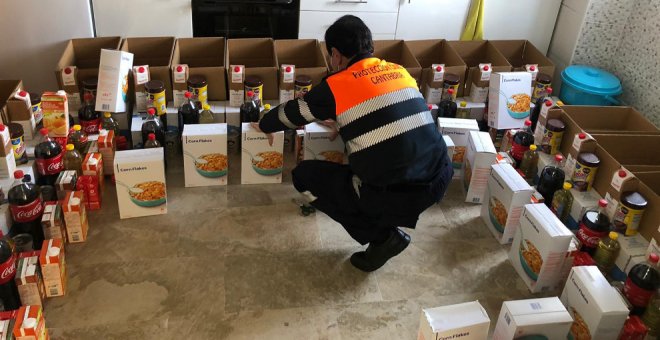 El Ayuntamiento de Santa Cruz de Bezana reparte lotes de alimentos y productos de primera necesidad entre sus familias más vulnerables