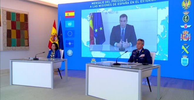 Sánchez agradece a las Fuerzas Armadas "su labor leal y callada al servicio de la democracia"