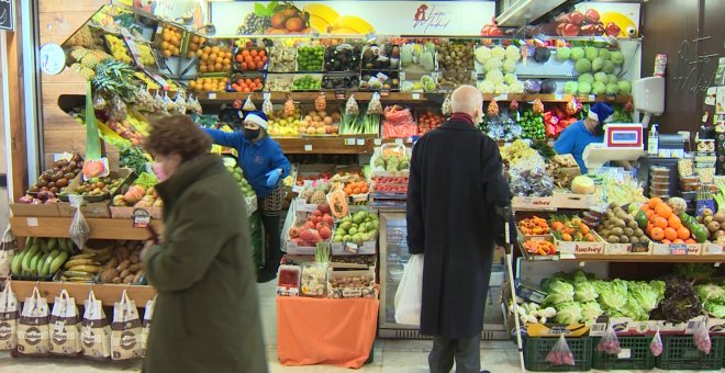 Mercado Diego de León recibe sus últimos clientes antes de Nochebuena