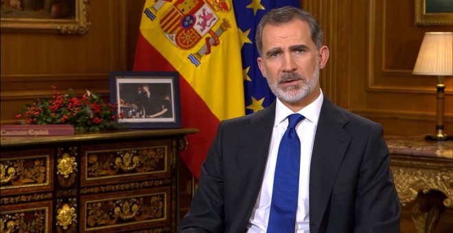 Felipe VI se desmarca de su padre y apela a la Constitución