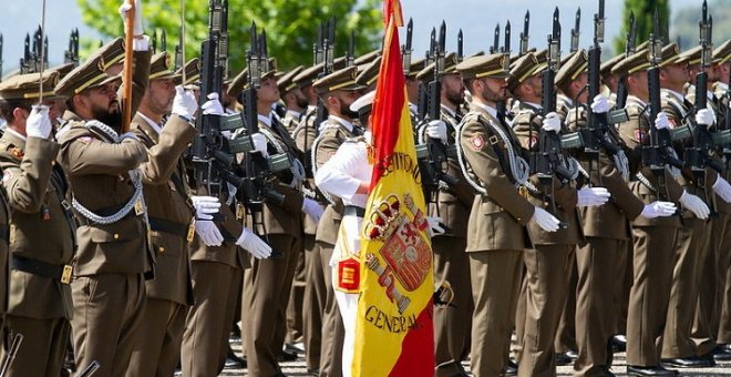 La indignidad democrática (y militar) de los ruidos de sable virtuales