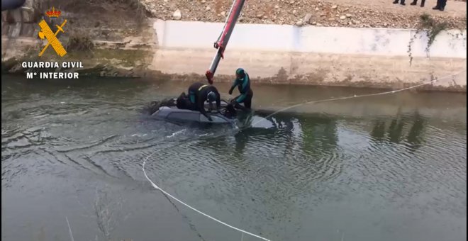 Guardia Civil recupera en el fondo del Canal de Lodosa un vehículo sustraído