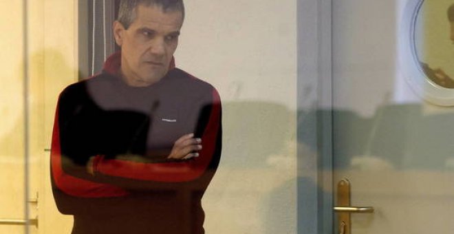 Interior traslada a Euskadi a otros once presos de ETA, entre ellos 'Gadafi'