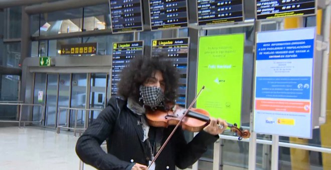 Ara Malikian lleva su música a Barajas para dar la bienvenida al 2021