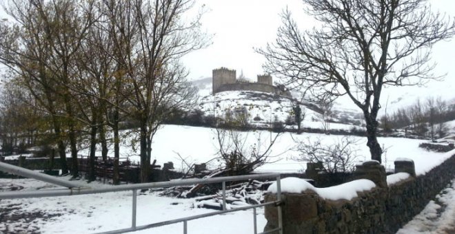 El centro de Cantabria y el Valle de Villaverde seguirán durante la madrugada en alerta naranja por nieve
