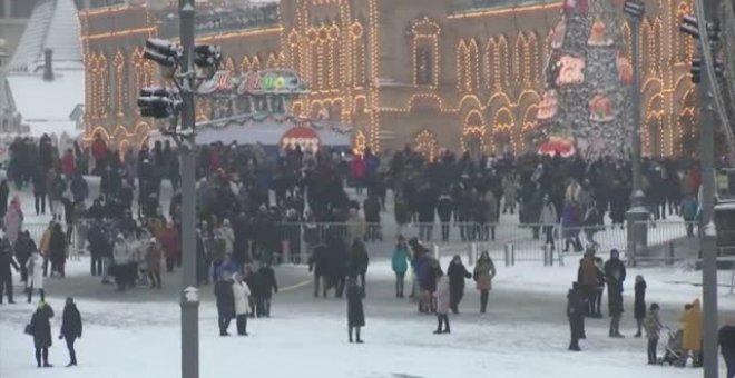 Una gran nevada sobre Moscú recupera el espíritu navideño en la capital rusa