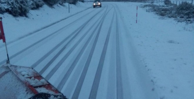 El Estado dispone 46 quitanieves y 16.110 toneladas de fundentes para afrontar la nieve en Cantabria