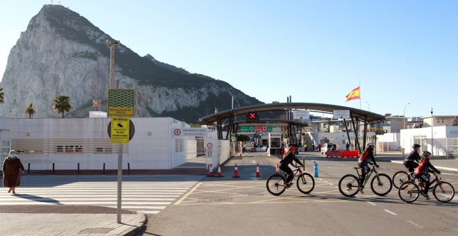 Cierran perimetralmente Gibraltar y ocho municipios cercanos al dispararse los casos de covid por la nueva cepa británica