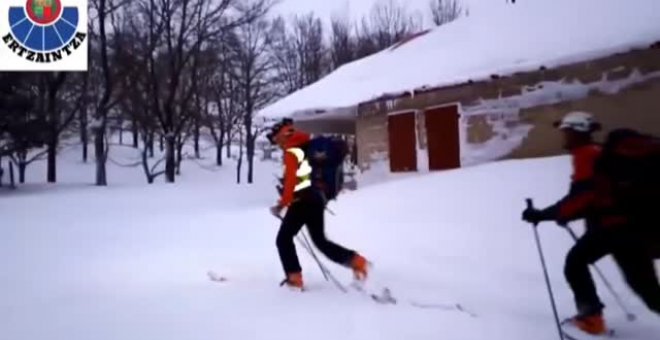 Rescatan a dos montañeros que subieron al Gorbea en plena alerta por nieve