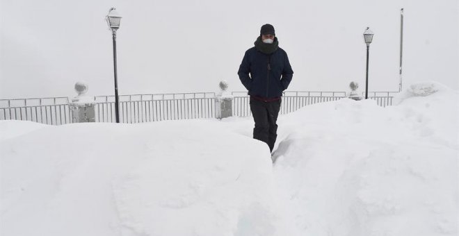Cerca de treinta provincias estarán este lunes en aviso por frío, nieve y olas