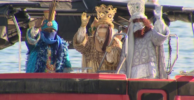 Los Reyes Magos llegan a Barcelona por mar