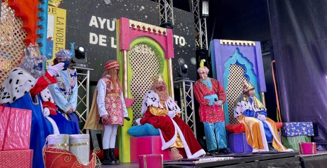 Los Reyes Magos de Oriente visitan Laredo para saludar a los niños y niñas de la villa