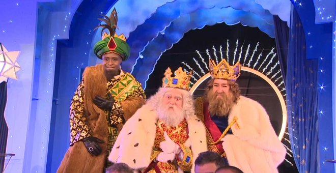 Los Reyes Magos durante la gala celebrada en Conde Duque