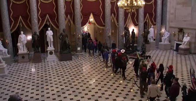 Momento en el que los partidarios de Trump entran al Capitolio
