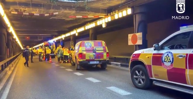 En estado crítico un motorista tras chocar contra un vehículo en Madrid