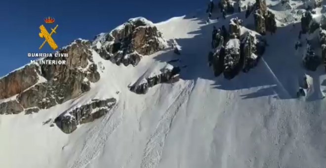 Guardia Civil busca a un operario sepultado por un alud de nieve