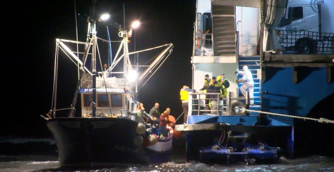 Encalla sin heridos un ferry en Agaete (Gran Canaria) por el mal tiempo