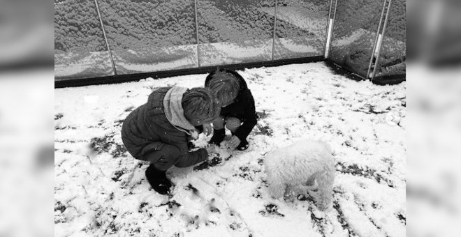 Sara Carbonero disfruta con sus hijos de un día en la nieve