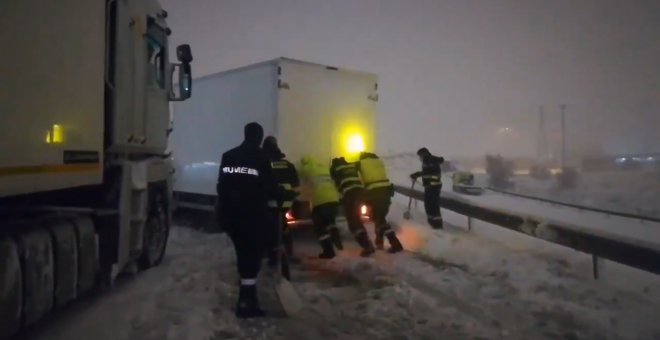 Un total de 147 militares de UME han trabajado en carreteras de Madrid por temporal