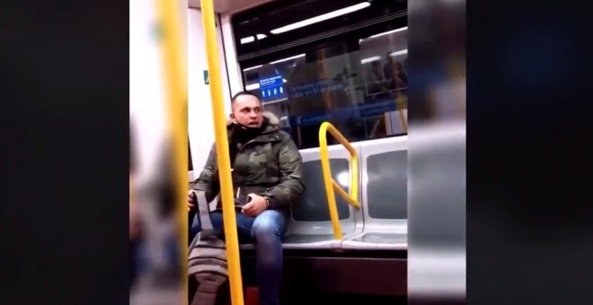 Identificado el hombre que profirió insultos racistas a una mujer en el metro de Madrid