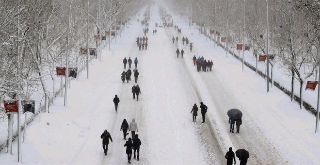 El temporal de nieve sume a Madrid en el caos entre críticas de imprevisión: sin transporte ni negocios y con dos muertos