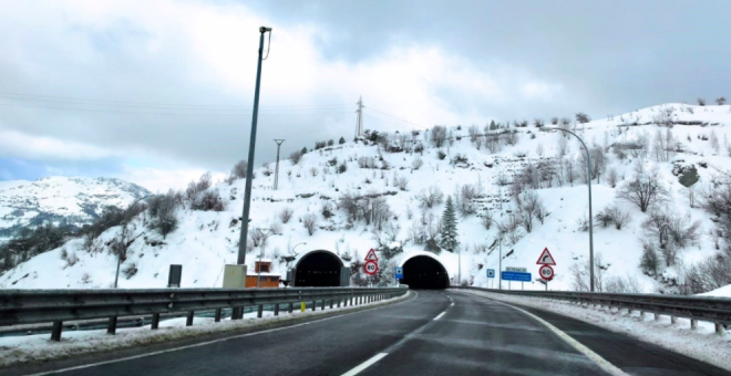 El aviso por nieve solo permanece en Liébana y bajan a cuatro los tramos con cadenas