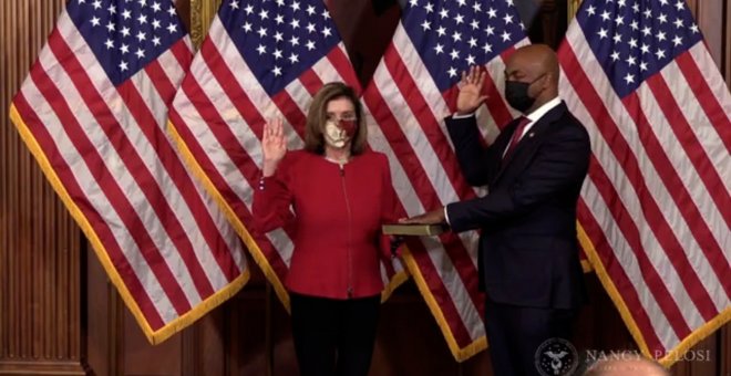 Pelosi pide a Pence convocar la 25ª enmienda para destituir a Trump