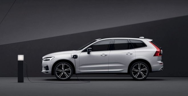 El Volvo XC60 Recharge está en oferta con renting para que olvides el diésel