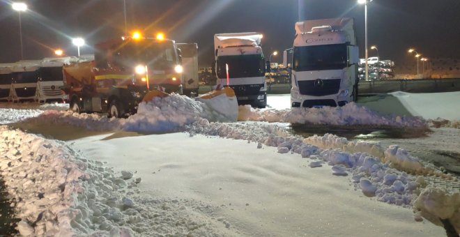 Ejército libera de nieve y hielo el Centro Logístico de Transporte