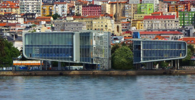 Marta Mantecón ofrece una visita guiada a la muestra 'Arte y arquitectura' del Centro Botín