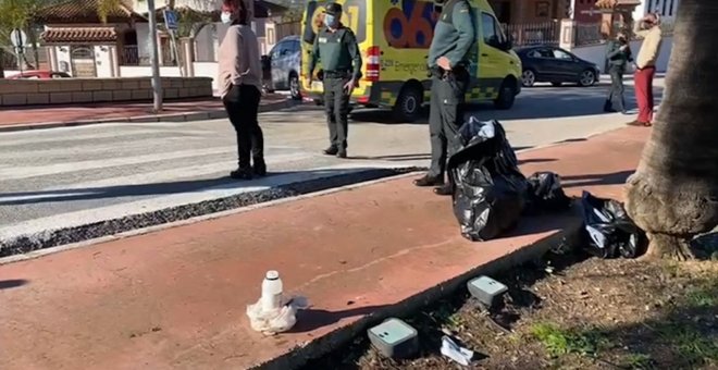 Heridas dos jóvenes después de que el novio de una de ellas les arrojara ácido