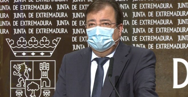 "¿Insinúa que los primeros han sido cobayas humanas?": cargan contra Fernández Vara por sus palabras sobre la vacuna