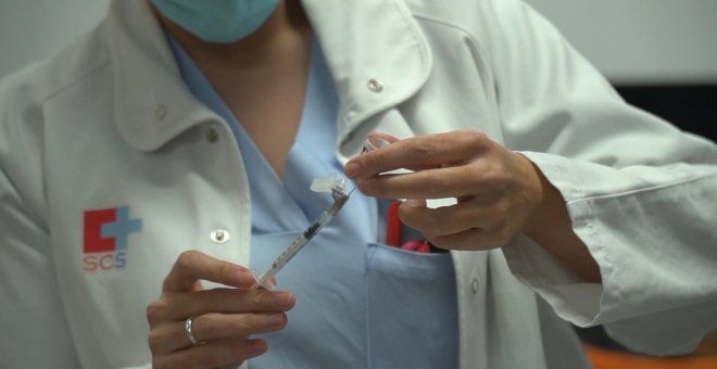Cantabria compensará con 1,1 millones de euros a los sanitarios implicados en el plan de vacunación