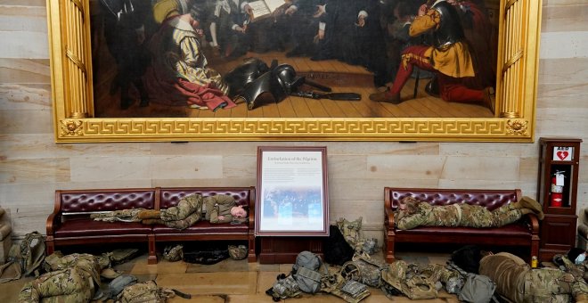 Las impactantes imágenes de la Guardia Nacional en el Capitolio tras el asalto al edificio