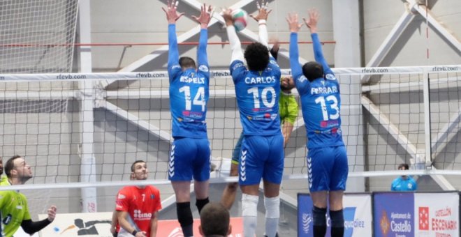 Dura derrota ante un rival directo para el Voley Textil Santanderina