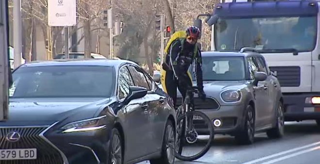 Madrid vuelve a la rutina pero las autoridades piden no coger el coche