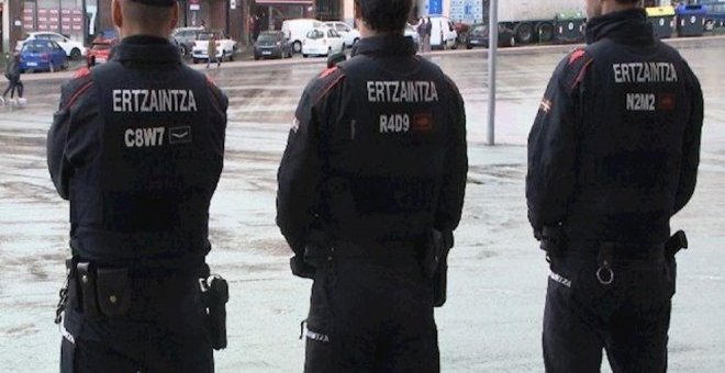 Detenido en Vizcaya tras saltarse un control en Torrelavega y colisionar contra un vehículo de la policía en la A-8