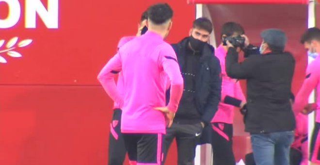 El Sevilla FC se ejercita en la tarde del lunes para viajar el martes a Vitoria