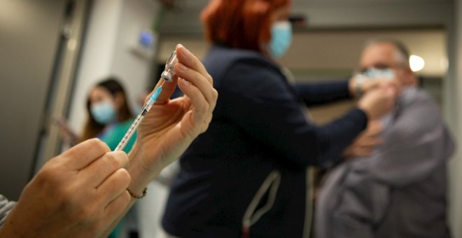 España administra el 78,5% de las dosis recibidas de las vacunas de Pfizer y Moderna