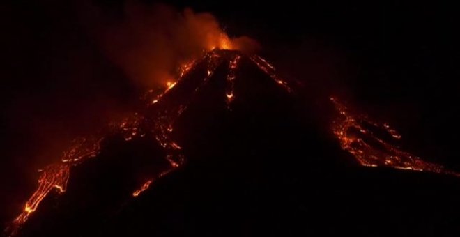 El volcán Etna vuelve a entrar en erupción