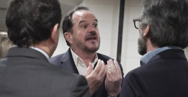 "Iturgaiz está mutando en Rajoy": el líder del PP vasco entra en bucle y se cortocircuita ante la prensa