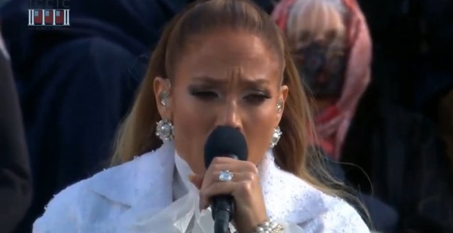 Jennifer Lopez dice en español el juramento de Biden durante su actuación
