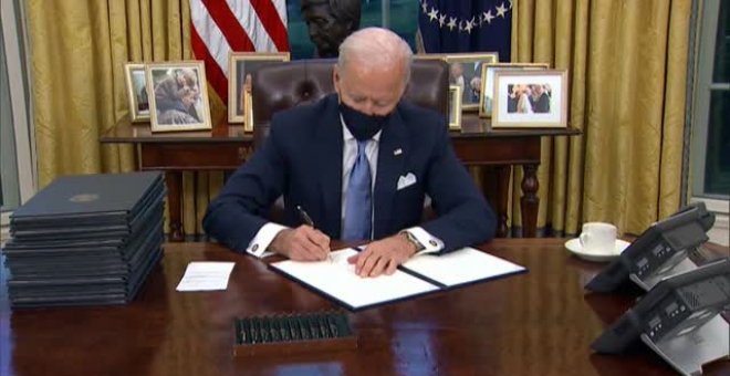 Joe Biden exprime al máximo sus primeras horas de gobierno firmando 17 órdenes ejecutivas
