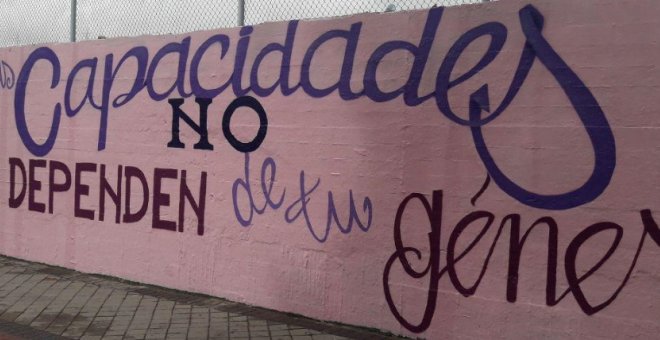 Vox sigue con sus borrados sectarios, ahora toca un mural feminista