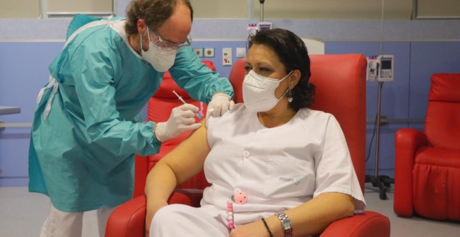 Sanidad avala la vacunación de todos los profesionales de los centros sanitarios, directivos incluidos